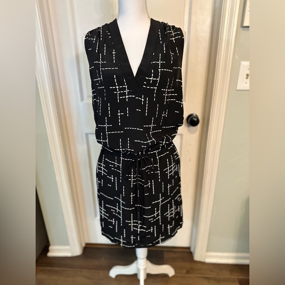 Pendleton 100% Silk Black White Sheath Dress Lined Sleeveless Small Pockets